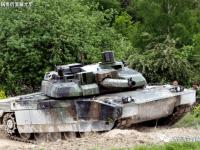 法国陆军列装首辆升级版勒克莱尔XLR主战坦克