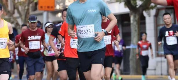沃尔沃汽车“领跑”上海马拉松 42.192公里圆每个跑者的梦
