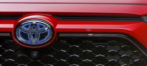 丰田新能源车换标志，添加蓝色圆点以示区别