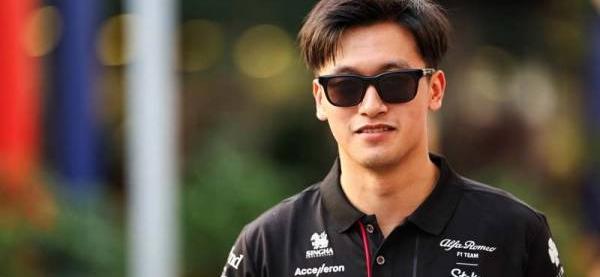 中国首位F1车手周冠宇回上海：明年看我主场作战
