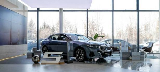 168赛车原创
                没有炼狱式测试，何谈豪华级宝马？全新BMW5系品鉴！