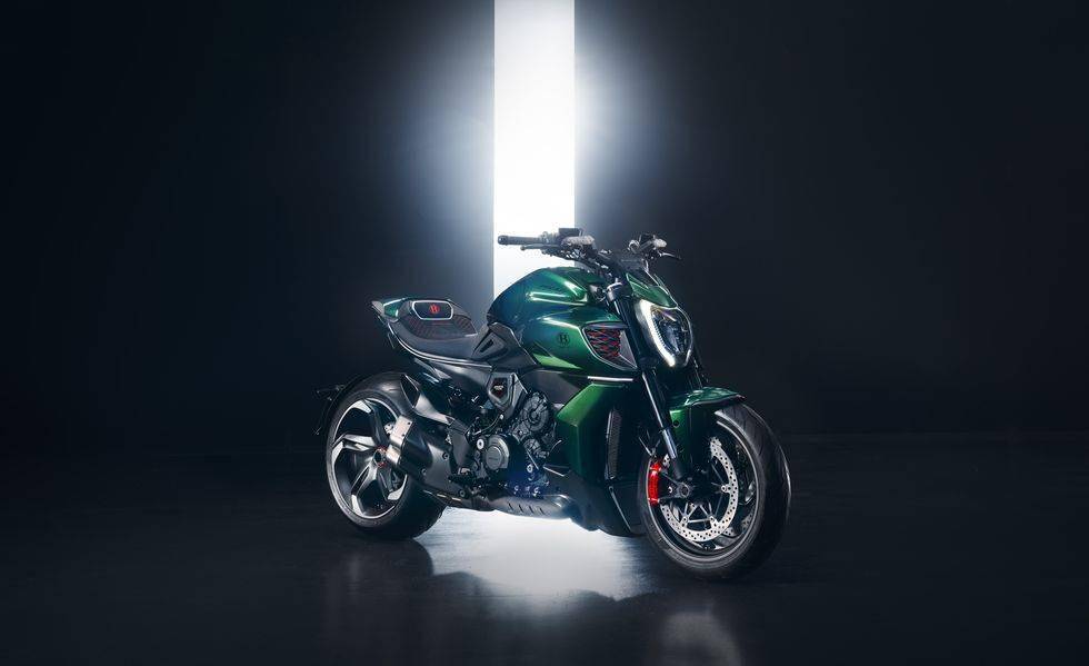 宾利与杜卡迪合作推出 Diavel 限量版摩托车，仅生产 500 辆