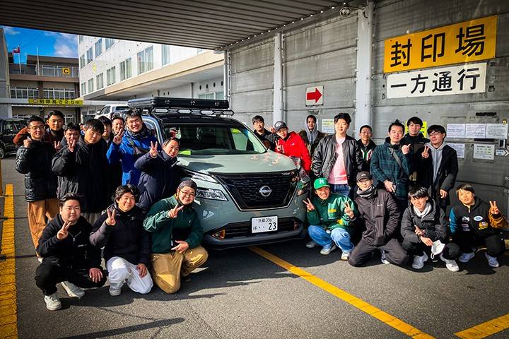 日本东京改装车展，展开了大学生的乱改秀？